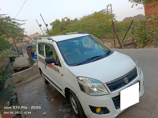 https://images10.gaadi.com/usedcar_image/4237340/original/processed_66cc2fb7-52e1-4a69-b0b7-4d02f1b23e52.jpg?imwidth=6401