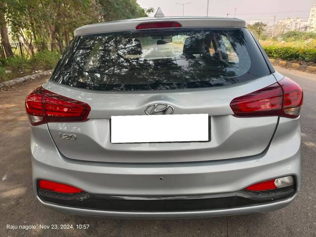 https://images10.gaadi.com/usedcar_image/4237476/original/processed_936c4aa127f40f111f5cdaab54a77992.jpg?imwidth=6401