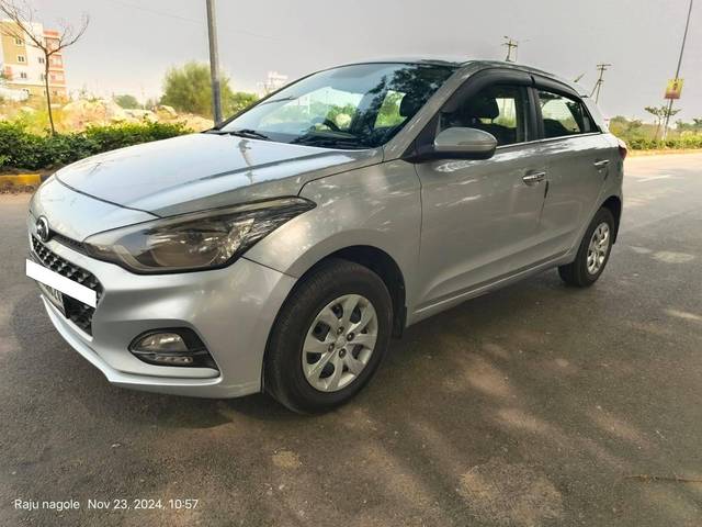 https://images10.gaadi.com/usedcar_image/4237476/original/processed_e7a1ad46081cf67e6b59e1af66091149.jpg?imwidth=6400