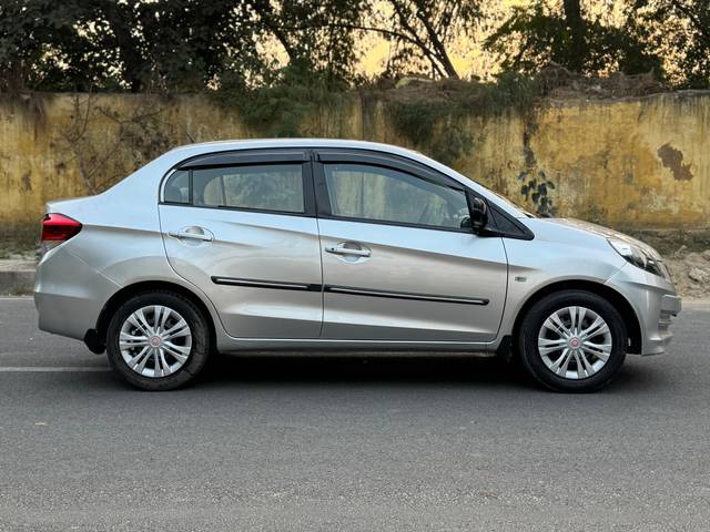 https://images10.gaadi.com/usedcar_image/4237486/original/a0493c97b15c5a26fee04c218cb09225.jpg?imwidth=6401