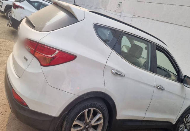 https://images10.gaadi.com/usedcar_image/4237665/original/c8de1752a08e9e9bed4c40bf631360d1.jpg?imwidth=6402