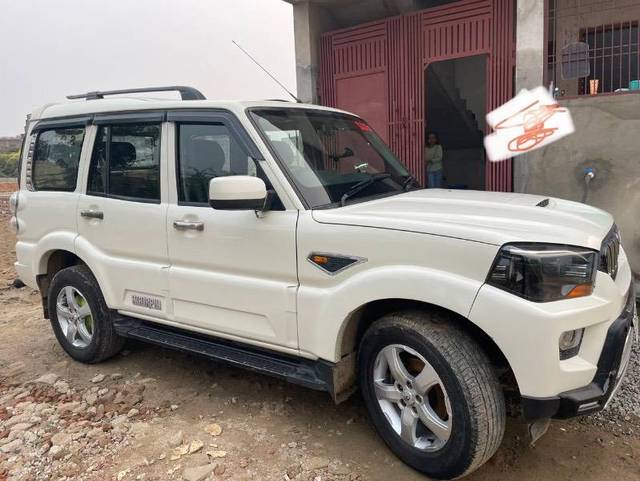 https://images10.gaadi.com/usedcar_image/4237668/original/4df5f984aa90d5a1a7460363887c7d06.jpg?imwidth=6402