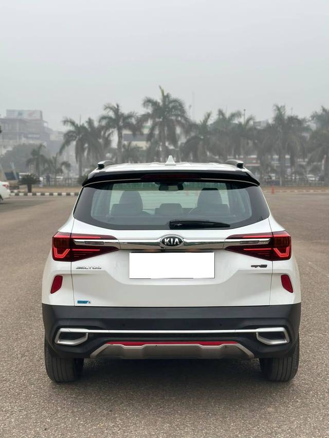 https://images10.gaadi.com/usedcar_image/4237671/original/processed_779656081b76c6adea1a7f072d90dede.jpg?imwidth=6401