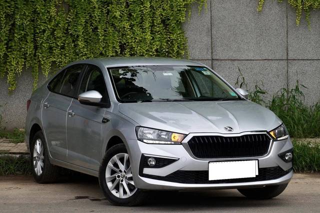 https://images10.gaadi.com/usedcar_image/4237675/original/processed_2e19e2d3232f4d221b3777aa82787c58.jpg?imwidth=6400