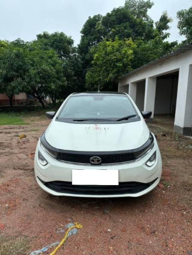 https://images10.gaadi.com/usedcar_image/4237681/original/processed_8f6a201f-0b71-4746-b44d-156ad0023c18.jpg?imwidth=6400