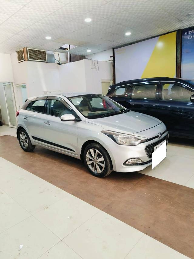 https://images10.gaadi.com/usedcar_image/4237734/original/processed_28e869d38a5c0142c5b613248cbfa802.jpg?imwidth=6400