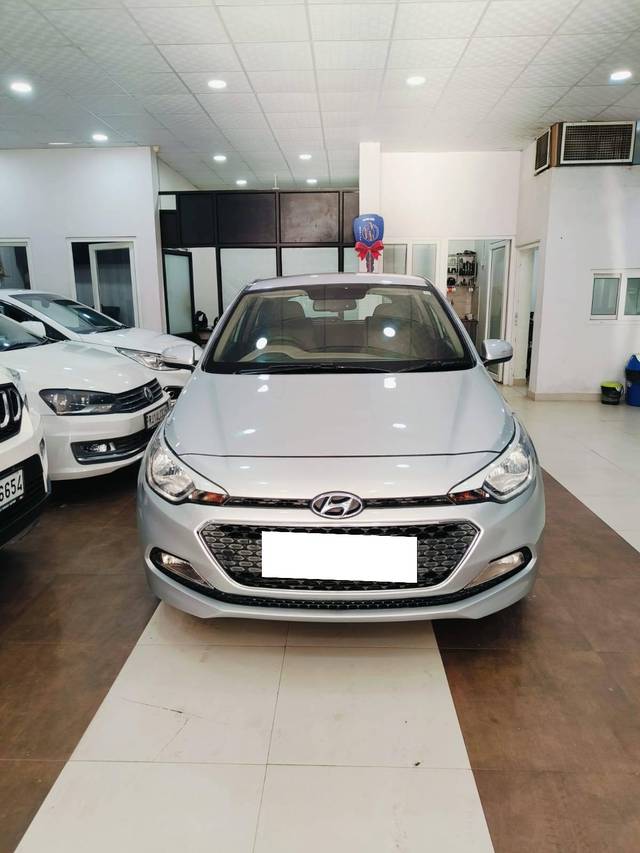 https://images10.gaadi.com/usedcar_image/4237734/original/processed_6151110cfa0fcd04d253d5b6c38db93f.jpg?imwidth=6402