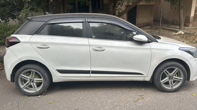 https://images10.gaadi.com/usedcar_image/4237753/original/a7715f32a8f7b164285c3fdfd2abf688.jpg?imwidth=6400