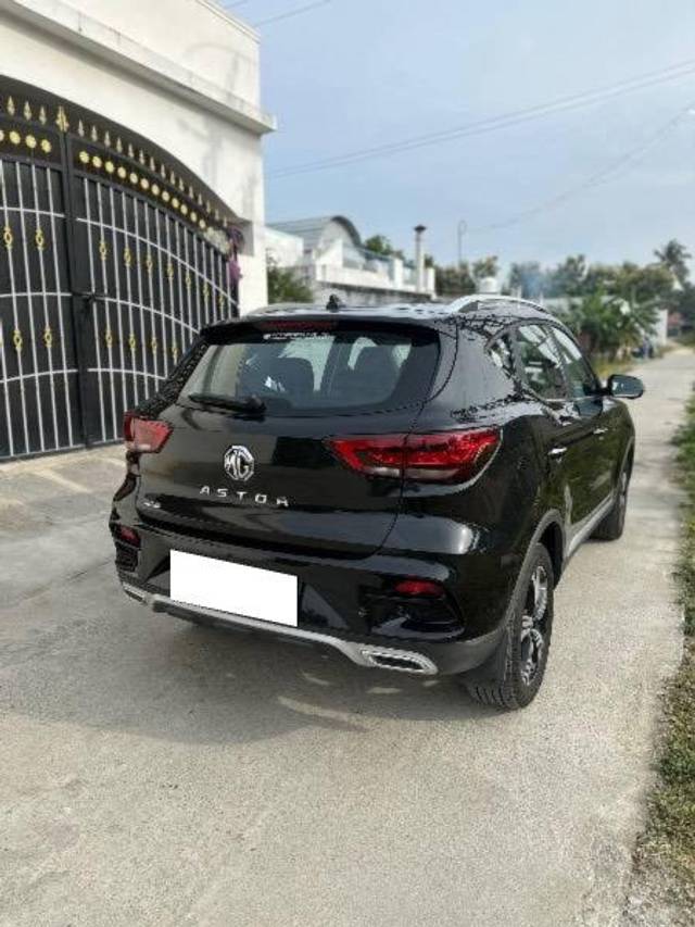 https://images10.gaadi.com/usedcar_image/4237908/original/processed_2e6d7a64-f8c1-4ef8-b07b-a25a8d4c8b44.jpg?imwidth=6402