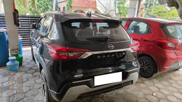 https://images10.gaadi.com/usedcar_image/4237912/original/processed_d4bba7a3-4fc1-48a5-b8a5-328420ab5975.jpg?imwidth=6401