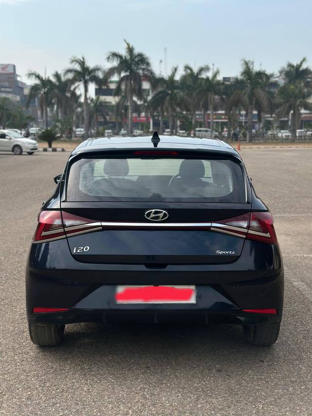 https://images10.gaadi.com/usedcar_image/4237959/original/processed_a1a8edfa733b749be6cc651a2e3e438e.jpg?imwidth=6401