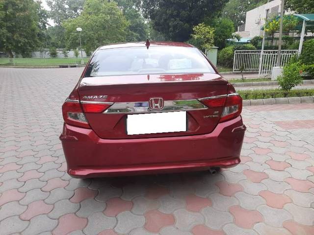 https://images10.gaadi.com/usedcar_image/4237967/original/processed_111730d2-41e0-41c2-ac41-e149c489d756.jpg?imwidth=6402