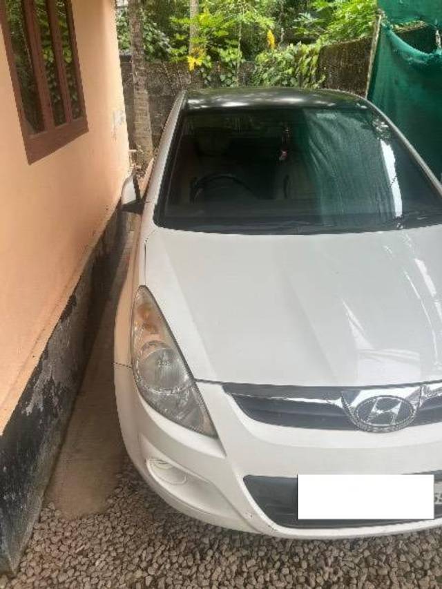 https://images10.gaadi.com/usedcar_image/4237985/original/processed_bca4c856-049f-4c44-b3ed-d66b1e29e49e.jpeg?imwidth=6400