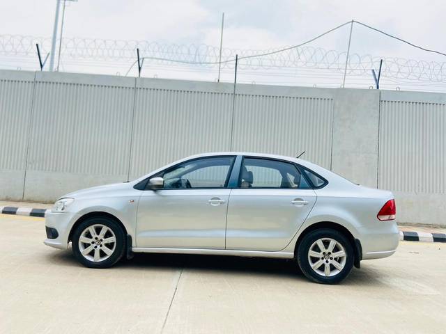 https://images10.gaadi.com/usedcar_image/4238001/original/5806cc65cb1c3b0dfa0410ef380295cb.jpg?imwidth=6402