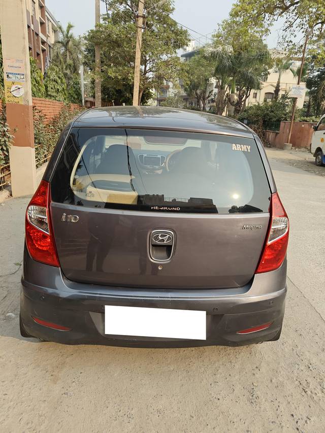 https://images10.gaadi.com/usedcar_image/4238092/original/processed_44f70ce2309d2b8444a085cdcb020aa2.jpg?imwidth=6402