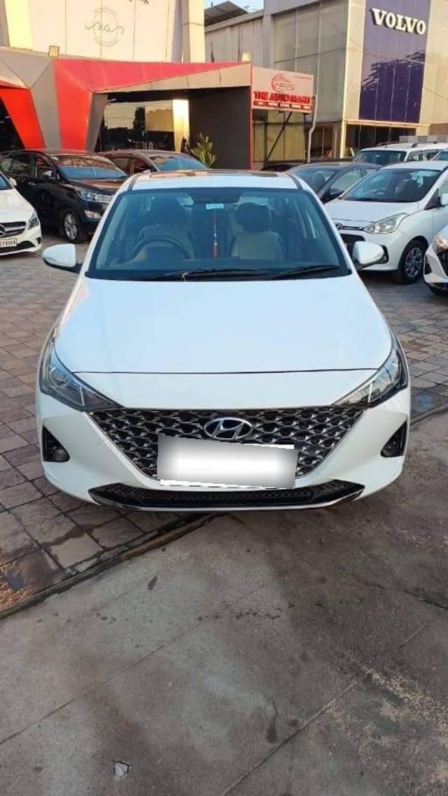 https://images10.gaadi.com/usedcar_image/4238126/original/processed_7c27354e22157f7253c21573d7847de4.jpg?imwidth=6400