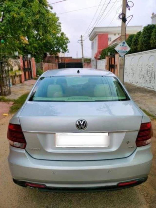 https://images10.gaadi.com/usedcar_image/4238136/original/processed_e01aa1abb110b5eb5c5f33ad0617bd06.jpg?imwidth=6401