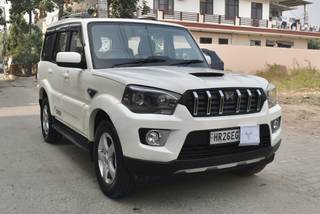 Mahindra Scorpio 2014-2022 Mahindra Scorpio S7