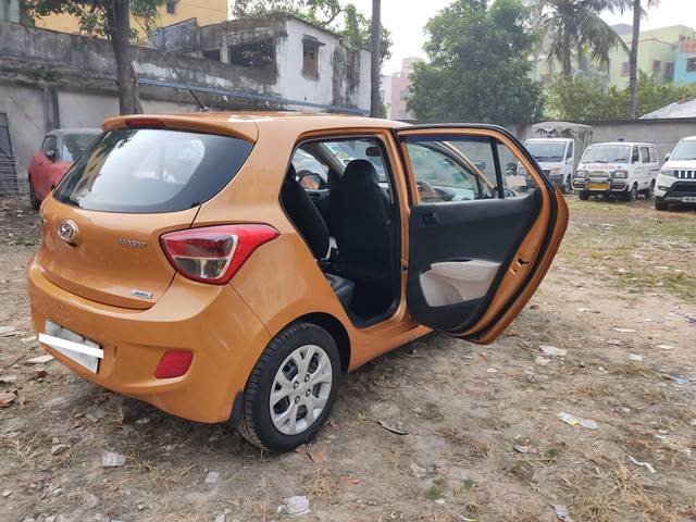 https://images10.gaadi.com/usedcar_image/4238142/original/processed_fdf91e80b626911ee6390381680c4886.jpg?imwidth=6402