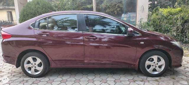 https://images10.gaadi.com/usedcar_image/4238158/original/processed_7478fa2c-8d11-4524-8a75-06cc82693c63.jpeg?imwidth=6401