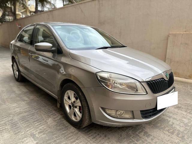 https://images10.gaadi.com/usedcar_image/4238201/original/processed_27d8050aebbc9d04243c8a28f77207b7.jpg?imwidth=6400