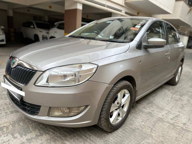 https://images10.gaadi.com/usedcar_image/4238201/original/processed_485c9f03d96259503dfc605ec739852d.jpg?imwidth=6402