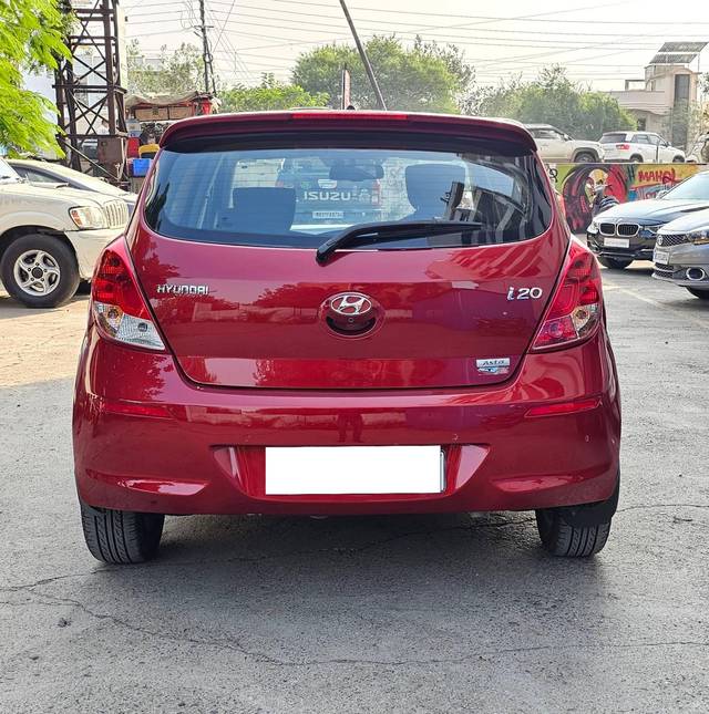 https://images10.gaadi.com/usedcar_image/4238337/original/processed_548ac26819e316d399a3e12c7b7506e5.jpg?imwidth=6401