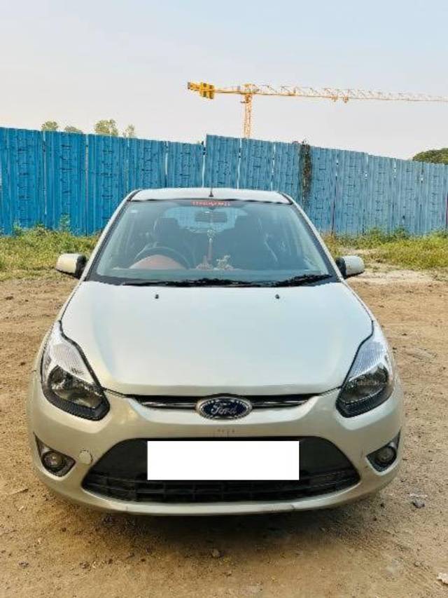 https://images10.gaadi.com/usedcar_image/4238352/original/processed_f8b84f17-a9e5-4898-8489-9d92a900c8e3.jpg?imwidth=6400