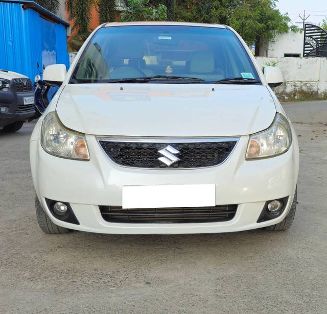 https://images10.gaadi.com/usedcar_image/4238363/original/processed_bffb5ac531bb47e13c2c15d786f2f129.jpg?imwidth=6402