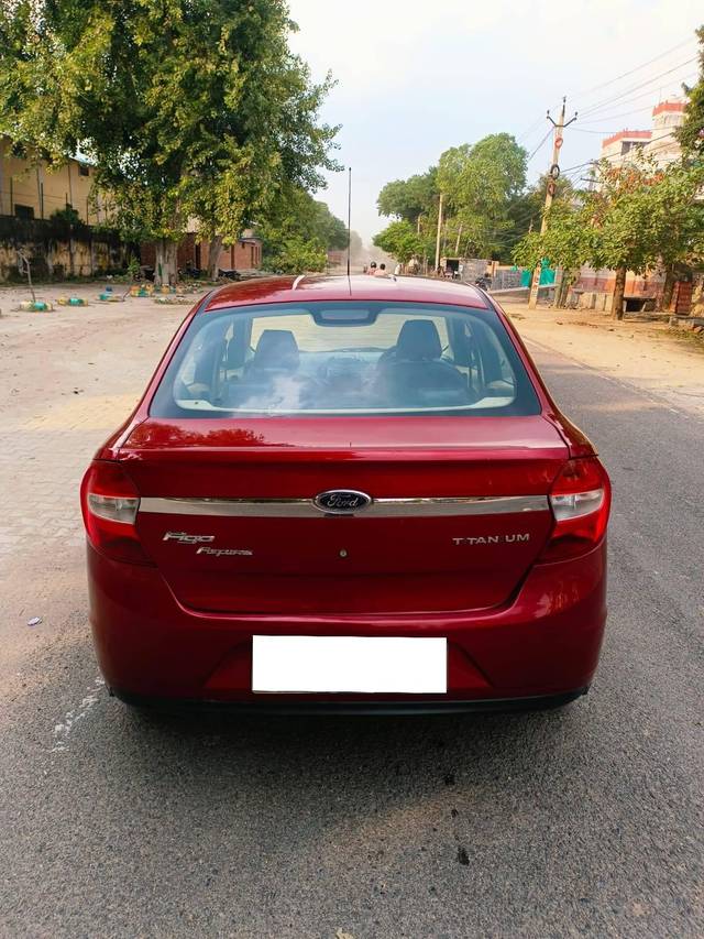 https://images10.gaadi.com/usedcar_image/4238400/original/processed_75c96515f4f66f2dece6d5c3dc6ea1f4.jpg?imwidth=6402