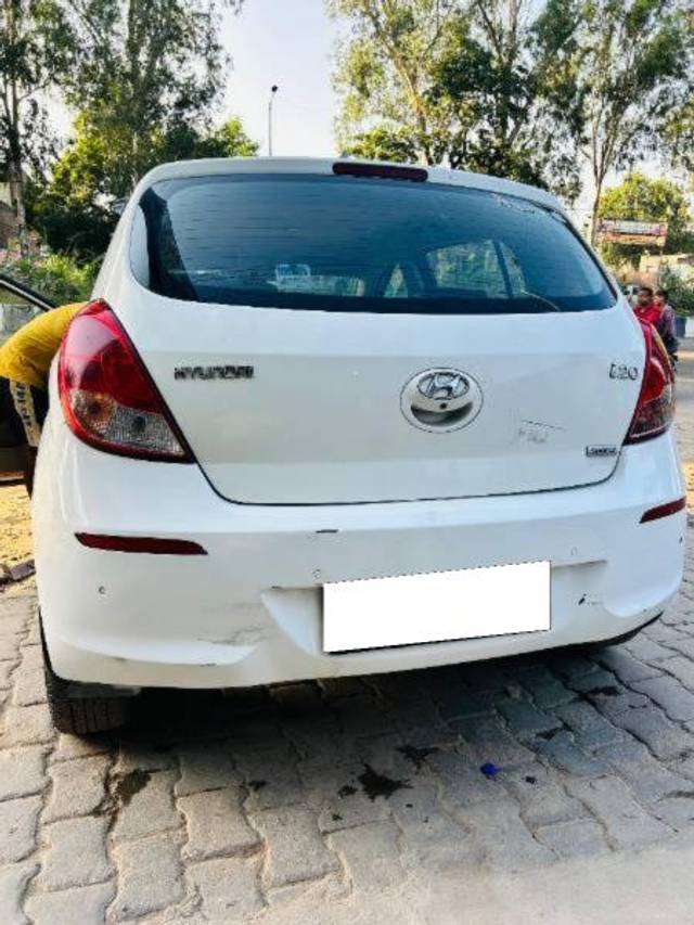 https://images10.gaadi.com/usedcar_image/4238416/original/processed_429c72c9-6150-4bf1-b873-c79ce17e168c.jpg?imwidth=6401