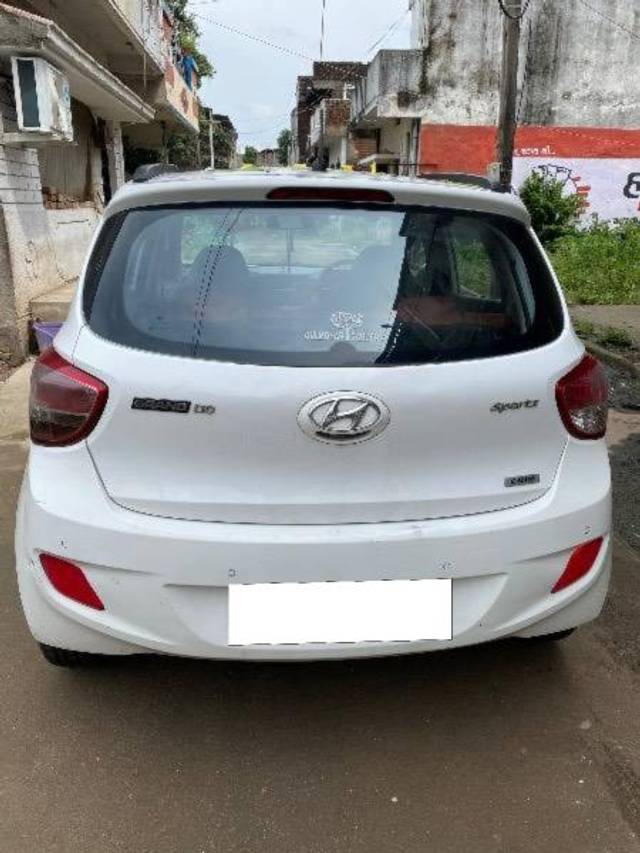 https://images10.gaadi.com/usedcar_image/4238420/original/processed_8d681f96-3094-4d4f-9553-29c59f074c7c.jpeg?imwidth=6402