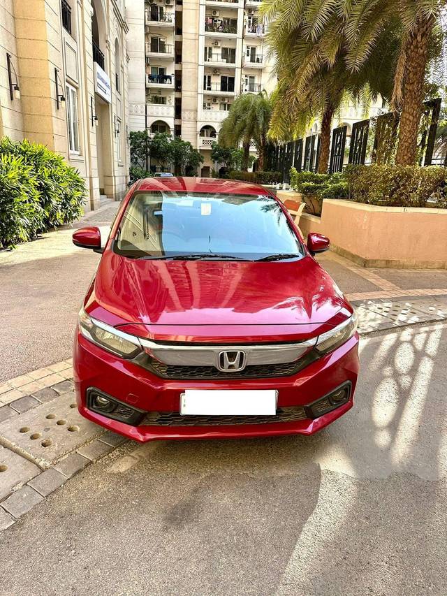 https://images10.gaadi.com/usedcar_image/4238497/original/processed_c51fb1231ab49403415c99838f986346.jpg?imwidth=6402