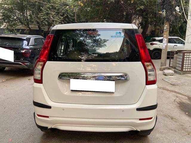 https://images10.gaadi.com/usedcar_image/4238631/original/processed_56b174b89cbf41bffc96c4aa57ced6bf.jpeg?imwidth=6401