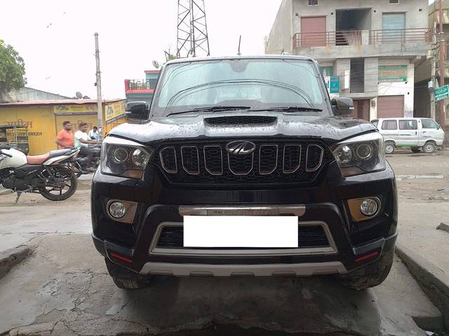 https://images10.gaadi.com/usedcar_image/4238640/original/processed_16096a9f-7903-4bb0-9d10-ceece50ee406.jpeg?imwidth=6400