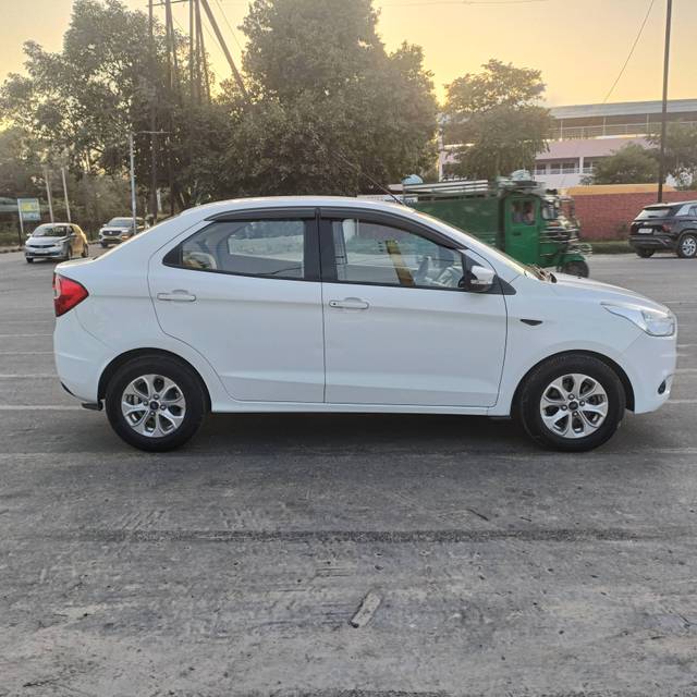 https://images10.gaadi.com/usedcar_image/4238676/original/processed_5f94f4ecdb77dc843f069ce38b073d6e.jpg?imwidth=6401