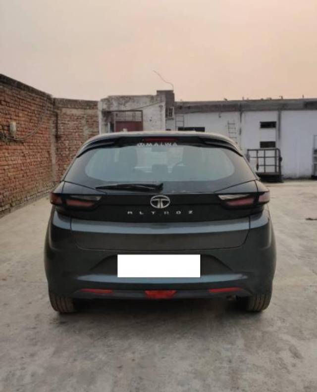 https://images10.gaadi.com/usedcar_image/4238691/original/processed_696df88d-b121-4128-8d68-3d059e534ce5.jpg?imwidth=6402