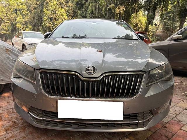 https://images10.gaadi.com/usedcar_image/4238704/original/processed_b2bda8ac2a323d2d3d53e70bd0725a27.jpg?imwidth=6402