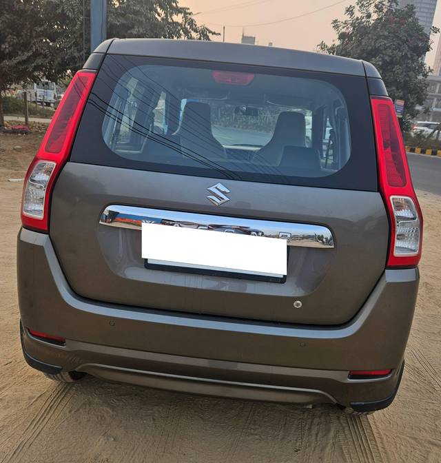 https://images10.gaadi.com/usedcar_image/4238707/original/processed_a62d5b7e7ed0df1b0d4be48a8e77d0cc.jpg?imwidth=6402