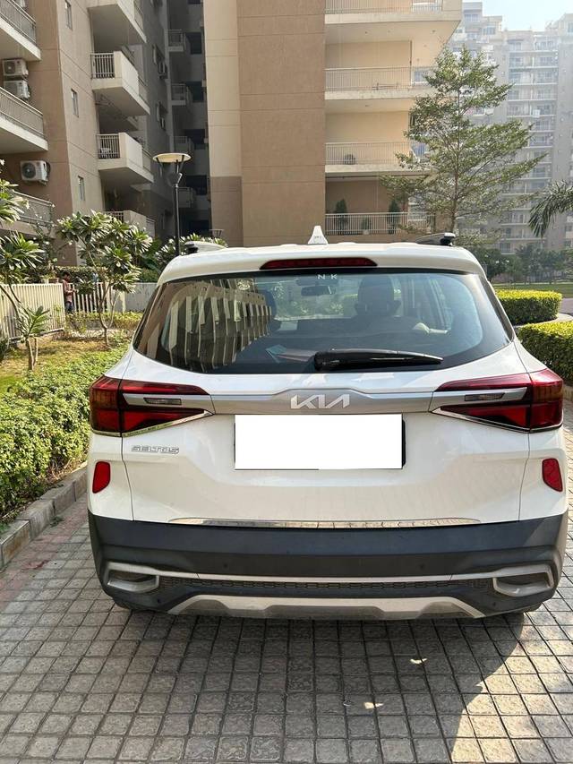 https://images10.gaadi.com/usedcar_image/4238709/original/processed_df2982d63d5dd0f3d5ba2581db273843.jpg?imwidth=6402