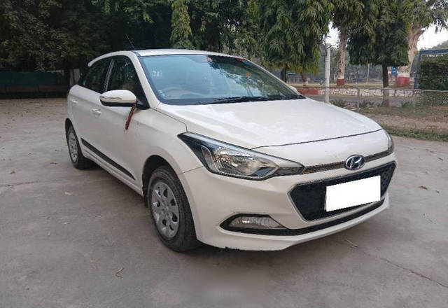 https://images10.gaadi.com/usedcar_image/4238790/original/f3fdf114081644c3cb12406474f0a630.jpg?imwidth=6400