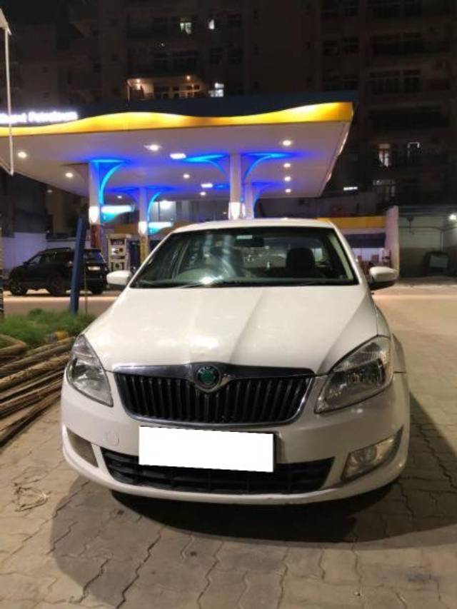 https://images10.gaadi.com/usedcar_image/4238897/original/processed_36407066-0f34-4f1e-89ce-f243d80a3005.jpg?imwidth=6402