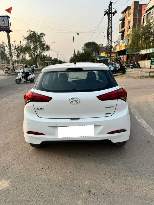 https://images10.gaadi.com/usedcar_image/4238935/original/processed_759071801002e47449c9fb86663c88a8.jpg?imwidth=6402