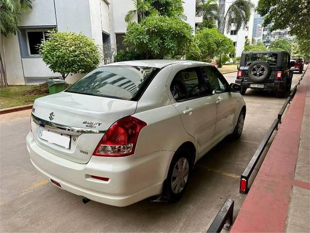 https://images10.gaadi.com/usedcar_image/4239105/original/processed_d482fb25-288e-40df-83de-3a703755d7a5.jpg?imwidth=6402