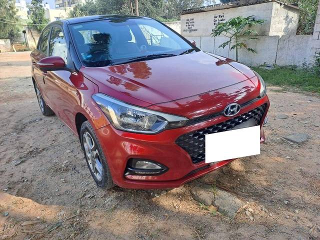 https://images10.gaadi.com/usedcar_image/4239143/original/processed_4f27e4c6ee66e8185f67373fb14ff05d.jpg?imwidth=6400