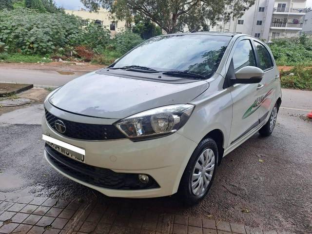 https://images10.gaadi.com/usedcar_image/4239160/original/processed_5446bf363f73cec89067aa92ac9d7337.jpg?imwidth=6400