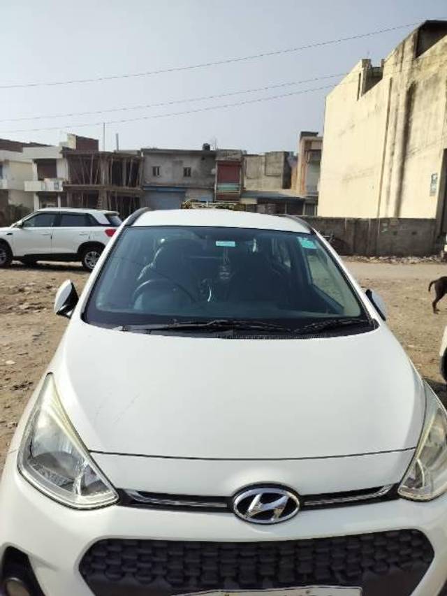 https://images10.gaadi.com/usedcar_image/4239177/original/processed_436f7fb8-1f7e-455e-8a18-4864f8dfecb3.jpg?imwidth=6400