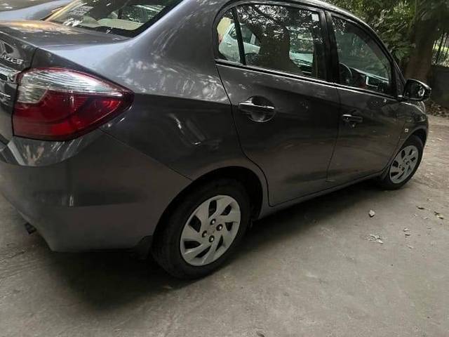 https://images10.gaadi.com/usedcar_image/4239280/original/processed_8e91843ef135a7011045a3a54525a7b9.jpg?imwidth=6401