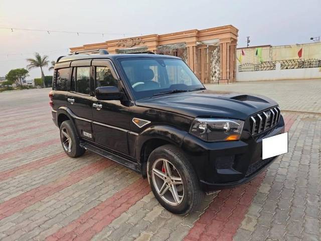 https://images10.gaadi.com/usedcar_image/4239303/original/processed_e890b1c9-bca0-4c6e-91d5-a2c46f1e8ca6.jpeg?imwidth=6400