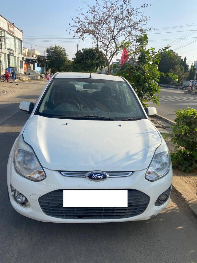 https://images10.gaadi.com/usedcar_image/4239341/original/processed_70146dd7b3259328a5b1f28f18ca24e3.jpg?imwidth=6400